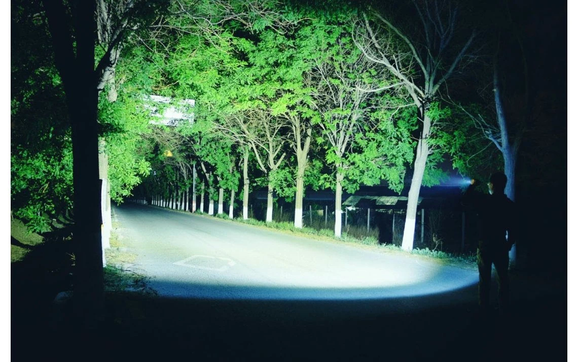 AceBeam E70-BR Compact 4600 Lumen Brass EDC Torch - Image 5